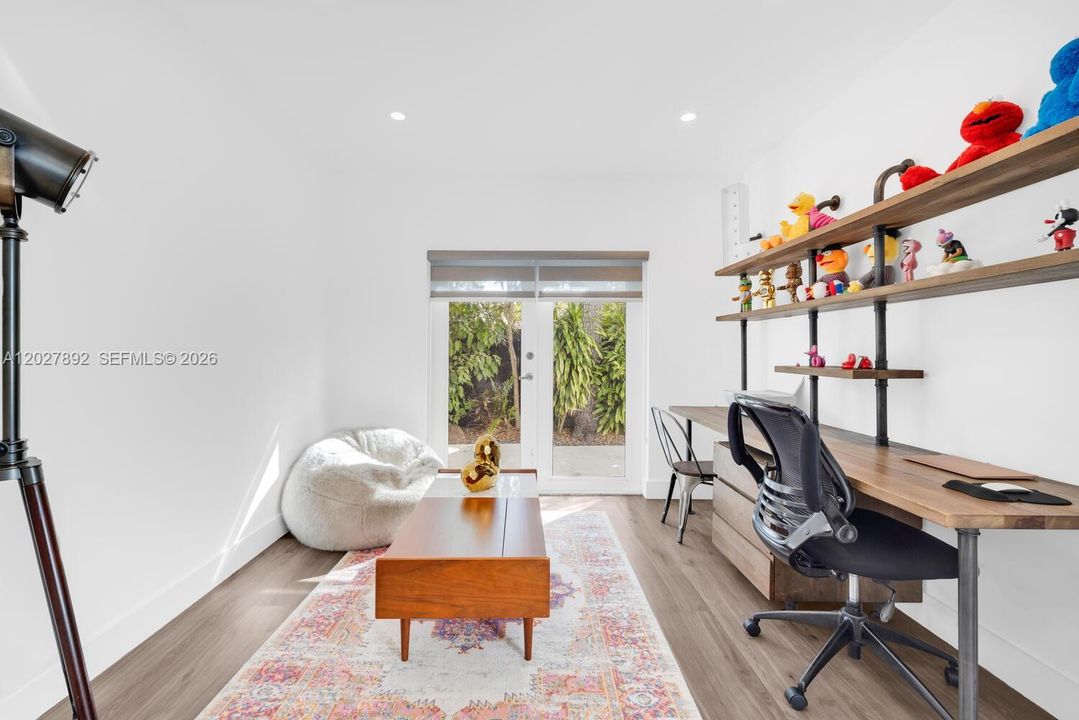 For Sale: $1,250,000 (3 beds, 2 baths, 1619 Square Feet)