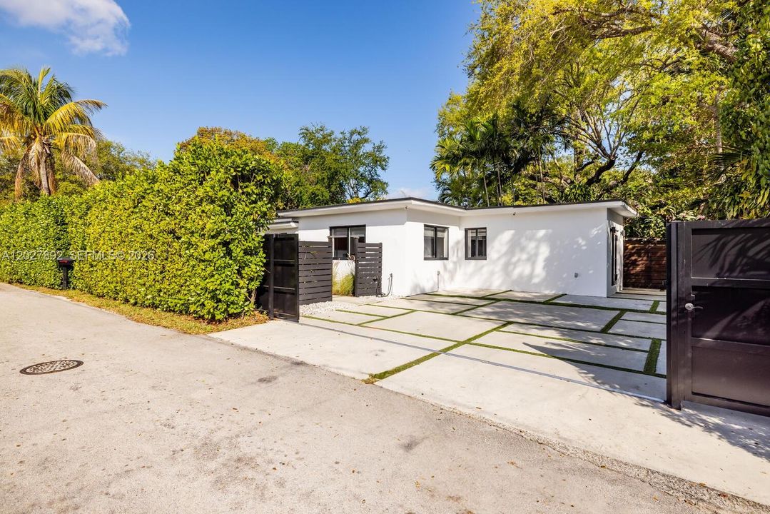 For Sale: $1,250,000 (3 beds, 2 baths, 1619 Square Feet)