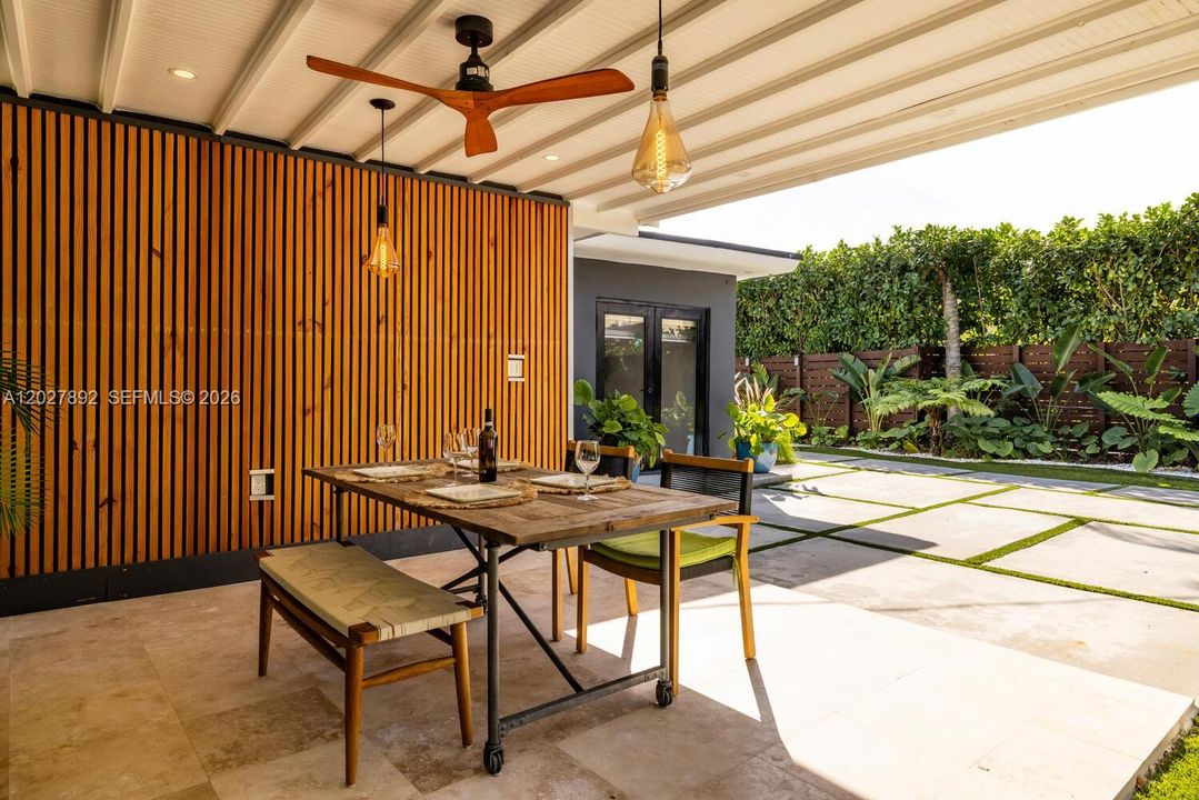 For Sale: $1,250,000 (3 beds, 2 baths, 1619 Square Feet)