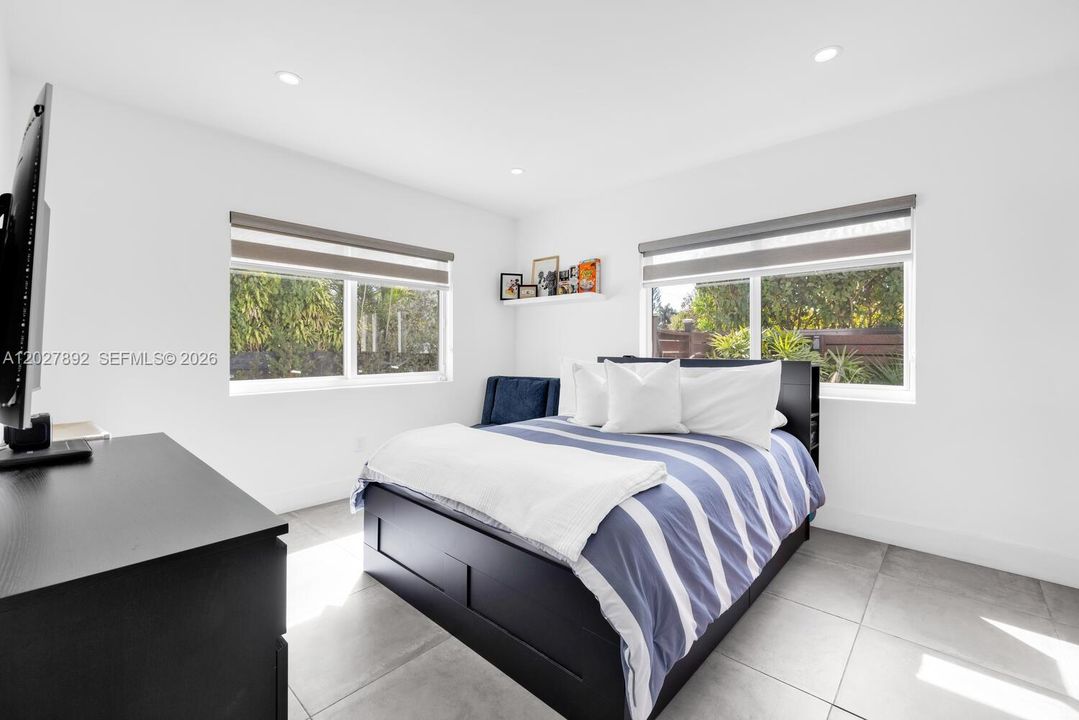 For Sale: $1,250,000 (3 beds, 2 baths, 1619 Square Feet)