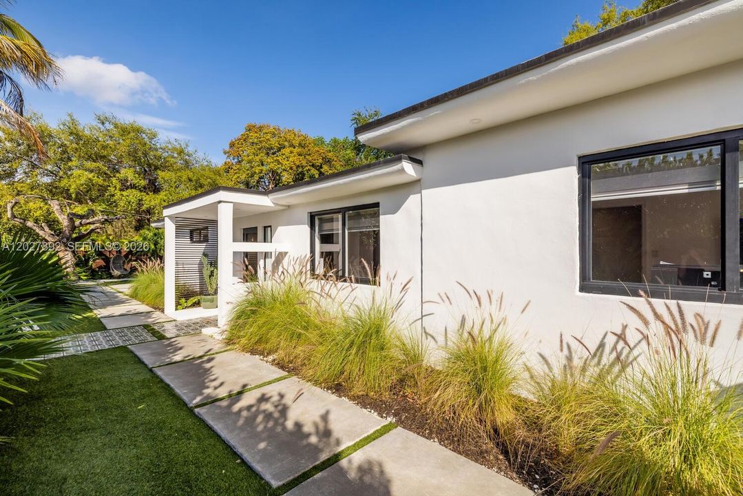 For Sale: $1,250,000 (3 beds, 2 baths, 1619 Square Feet)