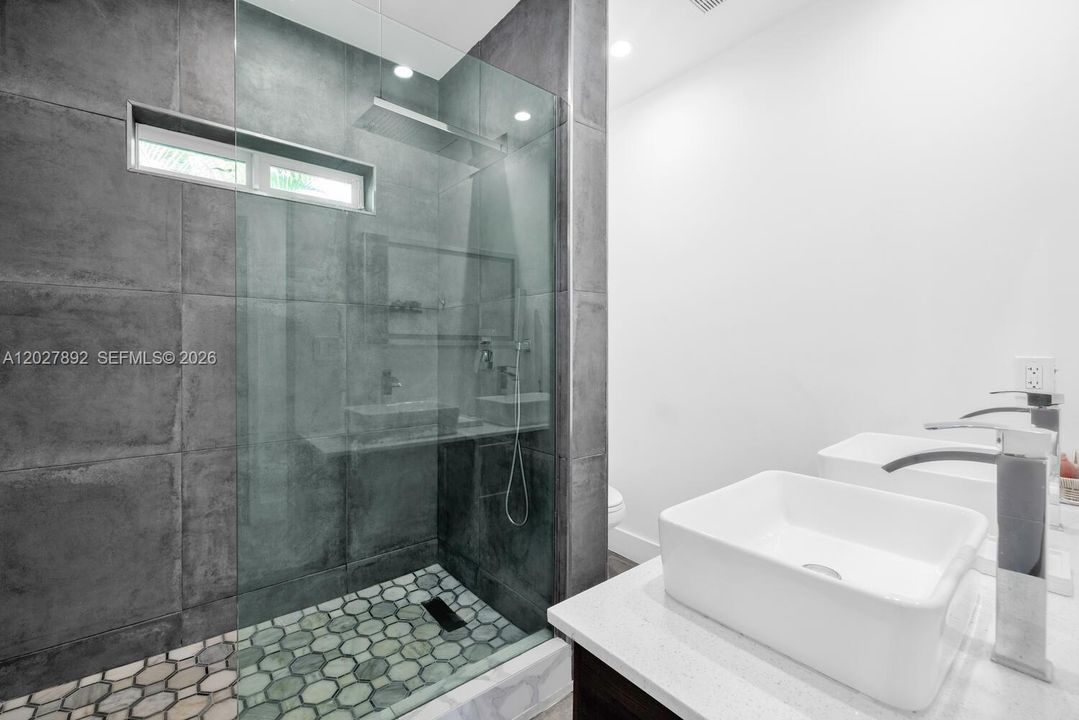 For Sale: $1,250,000 (3 beds, 2 baths, 1619 Square Feet)