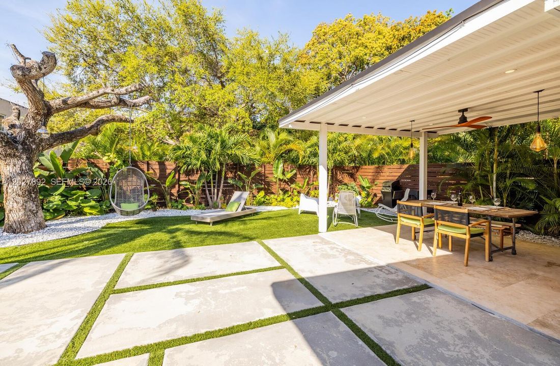 For Sale: $1,250,000 (3 beds, 2 baths, 1619 Square Feet)