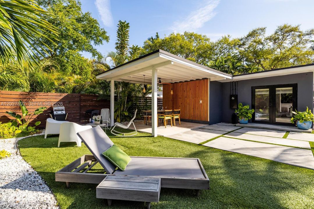 For Sale: $1,250,000 (3 beds, 2 baths, 1619 Square Feet)