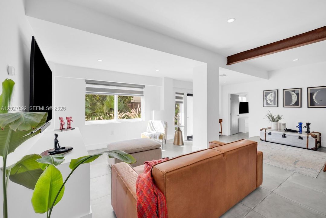 For Sale: $1,250,000 (3 beds, 2 baths, 1619 Square Feet)