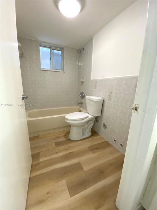 Active With Contract: $2,400 (2 beds, 2 baths, 960 Square Feet)