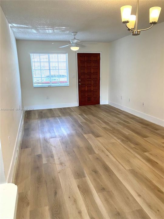 Active With Contract: $2,400 (2 beds, 2 baths, 960 Square Feet)