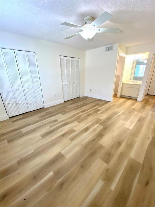 Active With Contract: $2,400 (2 beds, 2 baths, 960 Square Feet)