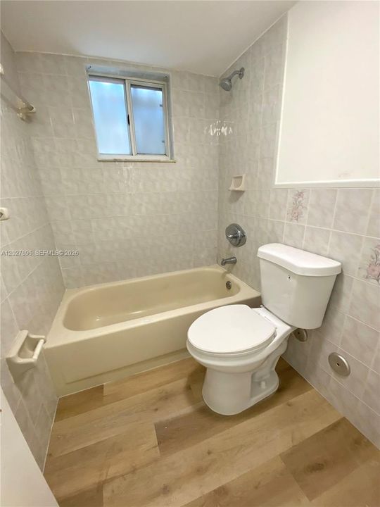 Active With Contract: $2,400 (2 beds, 2 baths, 960 Square Feet)