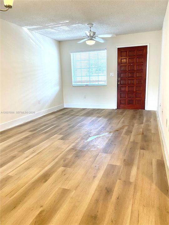 Active With Contract: $2,400 (2 beds, 2 baths, 960 Square Feet)