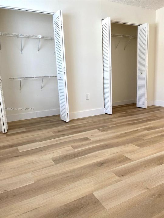 Active With Contract: $2,400 (2 beds, 2 baths, 960 Square Feet)