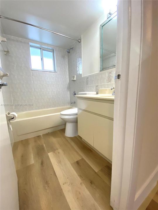 Active With Contract: $2,400 (2 beds, 2 baths, 960 Square Feet)