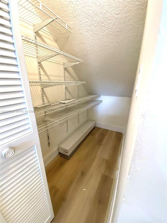 Active With Contract: $2,400 (2 beds, 2 baths, 960 Square Feet)