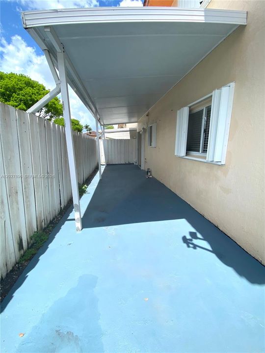 Active With Contract: $2,400 (2 beds, 2 baths, 960 Square Feet)