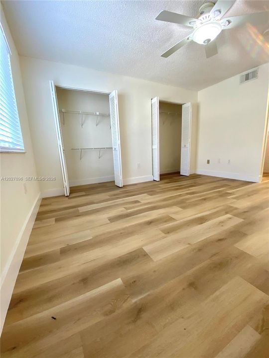 Active With Contract: $2,400 (2 beds, 2 baths, 960 Square Feet)
