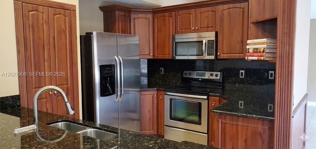 На продажу: $610,000 (3 спален, 2 ванн, 1873 Квадратных фут)