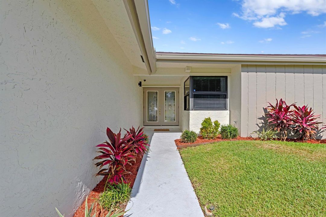 701 NW 48th Ave - Entry