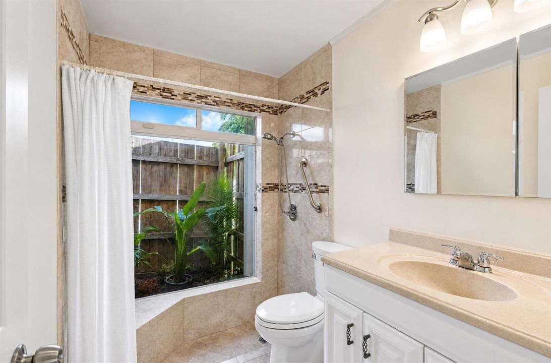 701 NW 48th Ave - Primary Bath