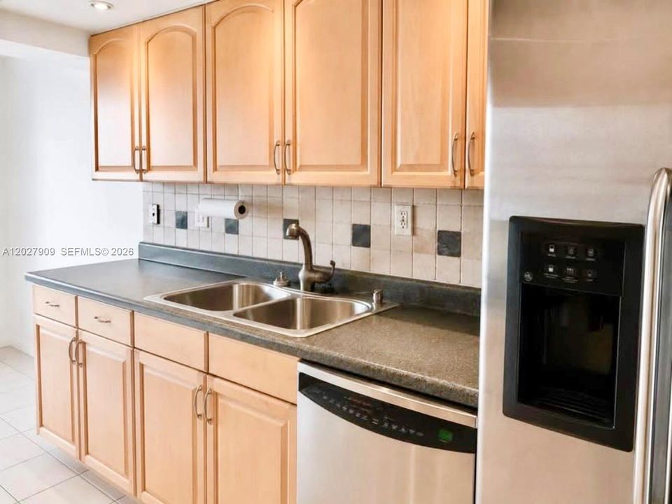В аренду: $2,250 (1 спален, 1 ванн, 1061 Квадратных фут)