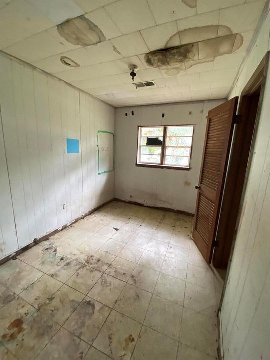 RAY ROOM 2