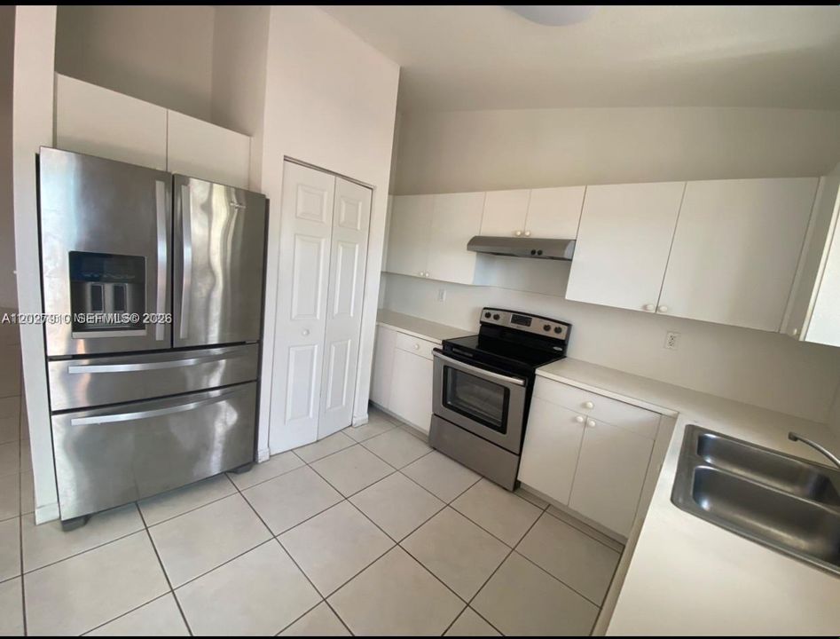В аренду: $2,899 (3 спален, 2 ванн, 1224 Квадратных фут)