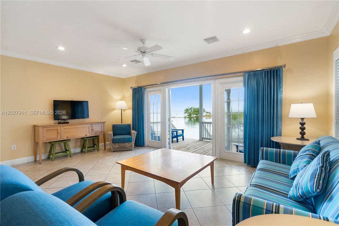 For Sale: $890,000 (3 beds, 2 baths, 1320 Square Feet)