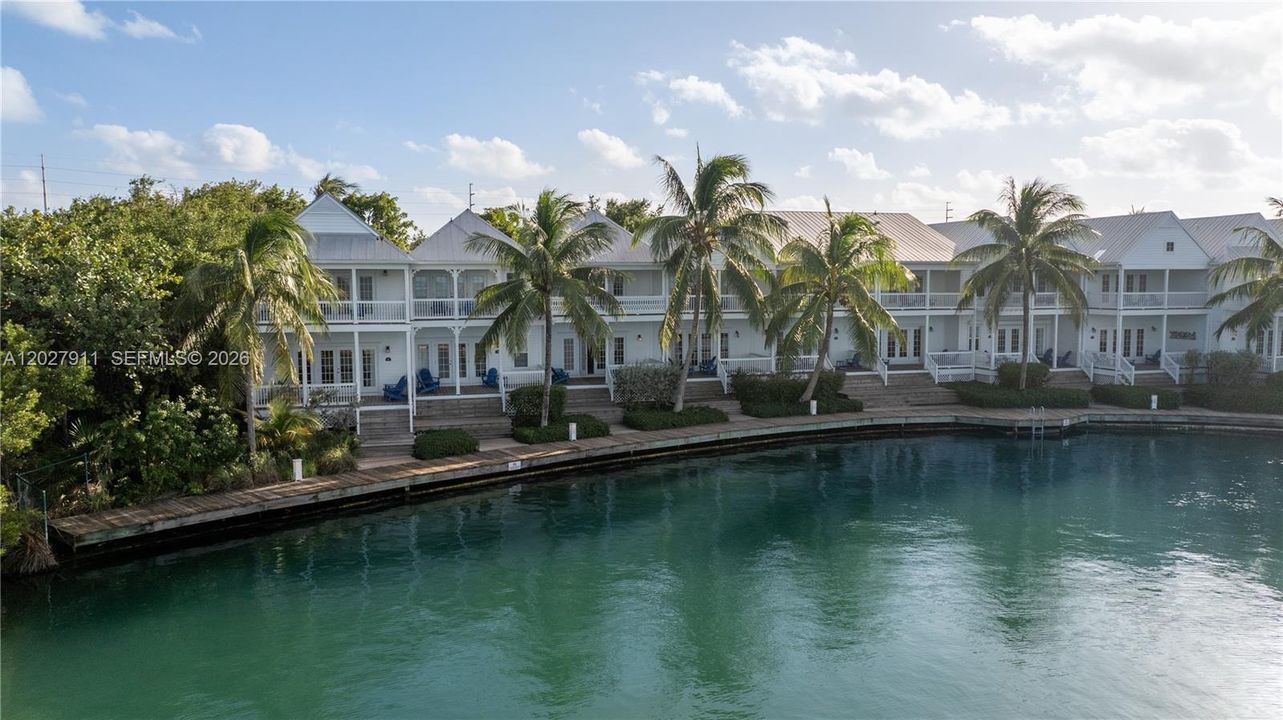 For Sale: $890,000 (3 beds, 2 baths, 1320 Square Feet)