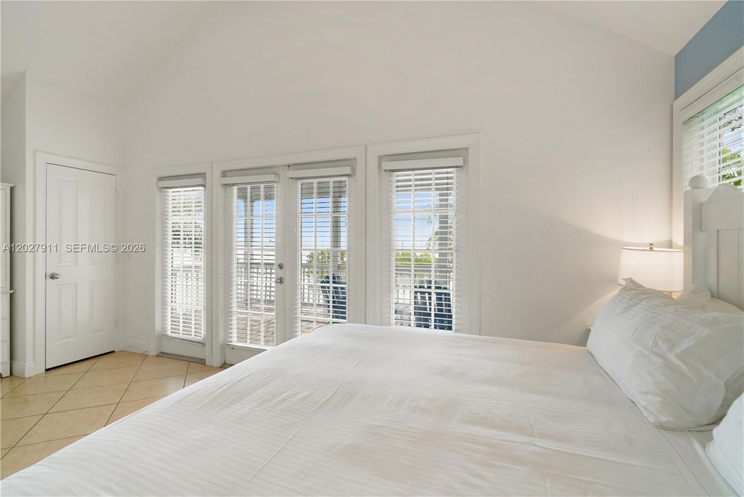 For Sale: $890,000 (3 beds, 2 baths, 1320 Square Feet)