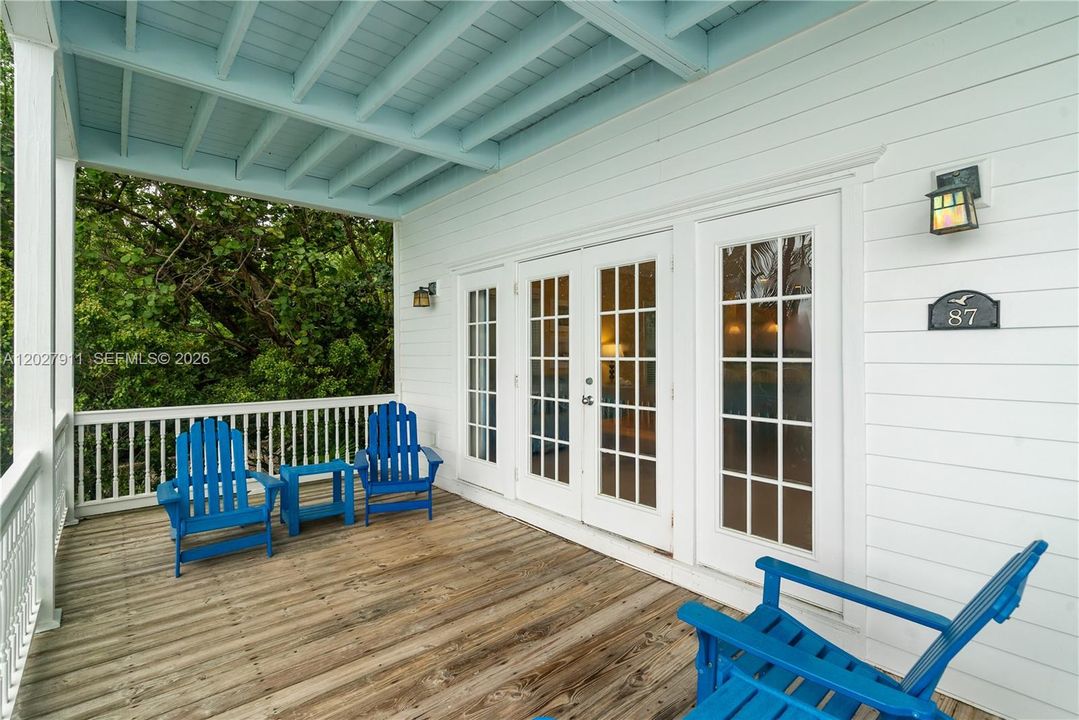 For Sale: $890,000 (3 beds, 2 baths, 1320 Square Feet)