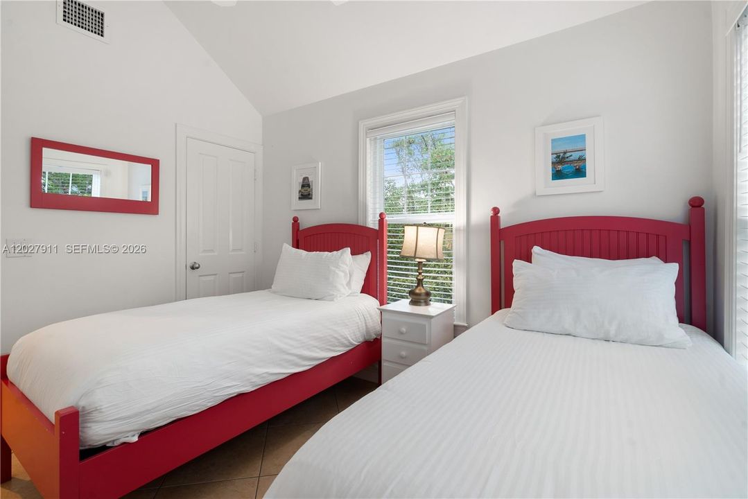 For Sale: $890,000 (3 beds, 2 baths, 1320 Square Feet)