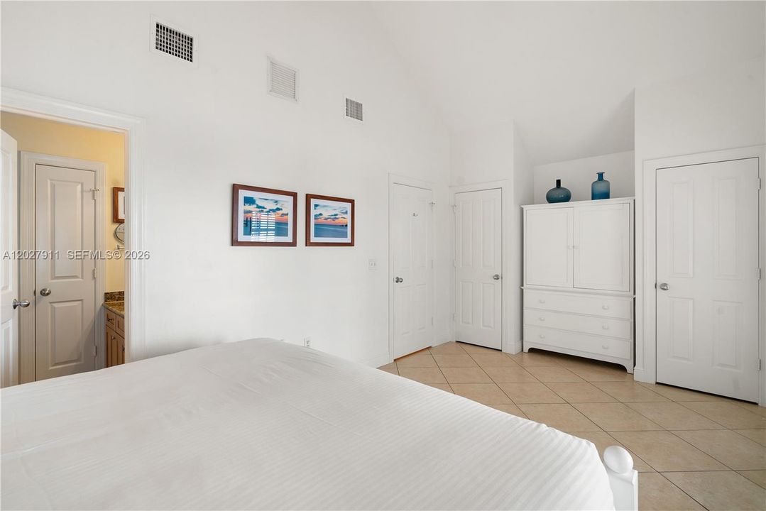 For Sale: $890,000 (3 beds, 2 baths, 1320 Square Feet)