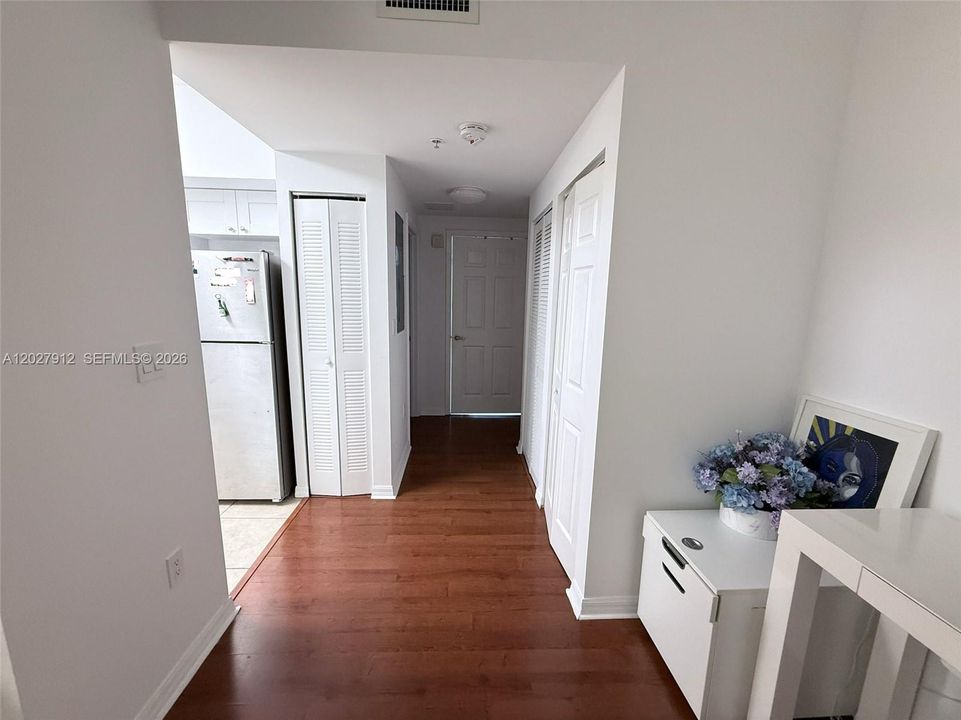 For Rent: $1,800 (1 beds, 1 baths, 598 Square Feet)