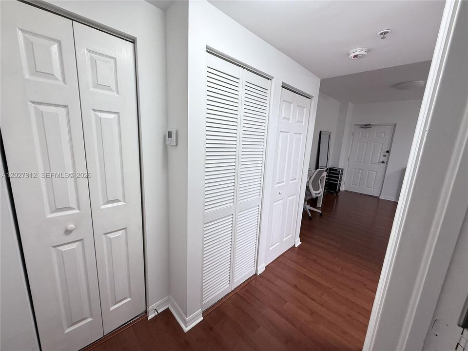 For Rent: $1,800 (1 beds, 1 baths, 598 Square Feet)