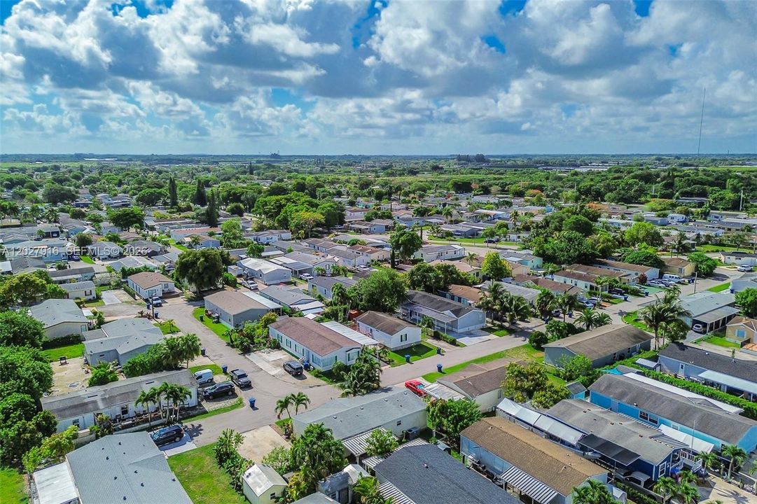 For Sale: $295,000 (3 beds, 2 baths, 1690 Square Feet)