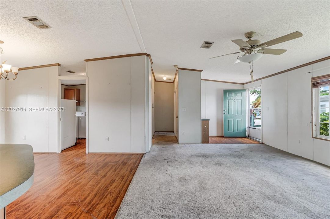 For Sale: $295,000 (3 beds, 2 baths, 1690 Square Feet)