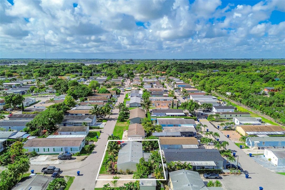 For Sale: $295,000 (3 beds, 2 baths, 1690 Square Feet)