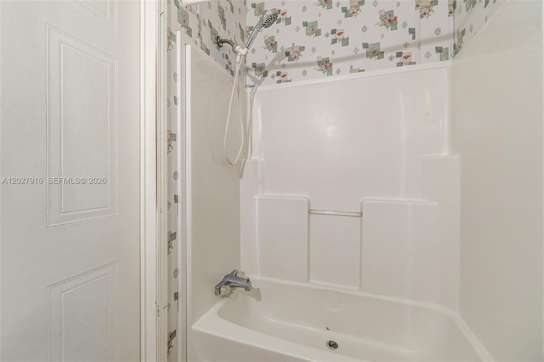 For Sale: $295,000 (3 beds, 2 baths, 1690 Square Feet)
