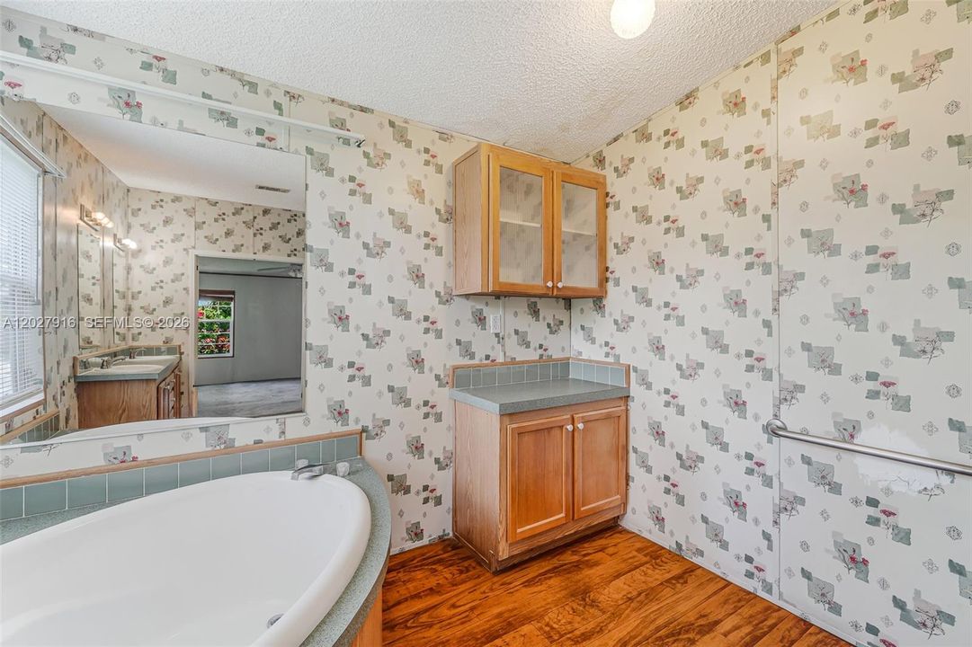 For Sale: $295,000 (3 beds, 2 baths, 1690 Square Feet)