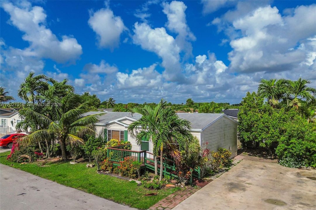 For Sale: $295,000 (3 beds, 2 baths, 1690 Square Feet)