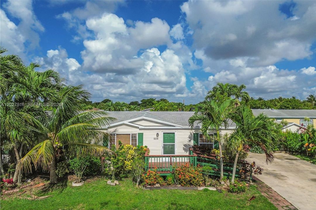 For Sale: $295,000 (3 beds, 2 baths, 1690 Square Feet)