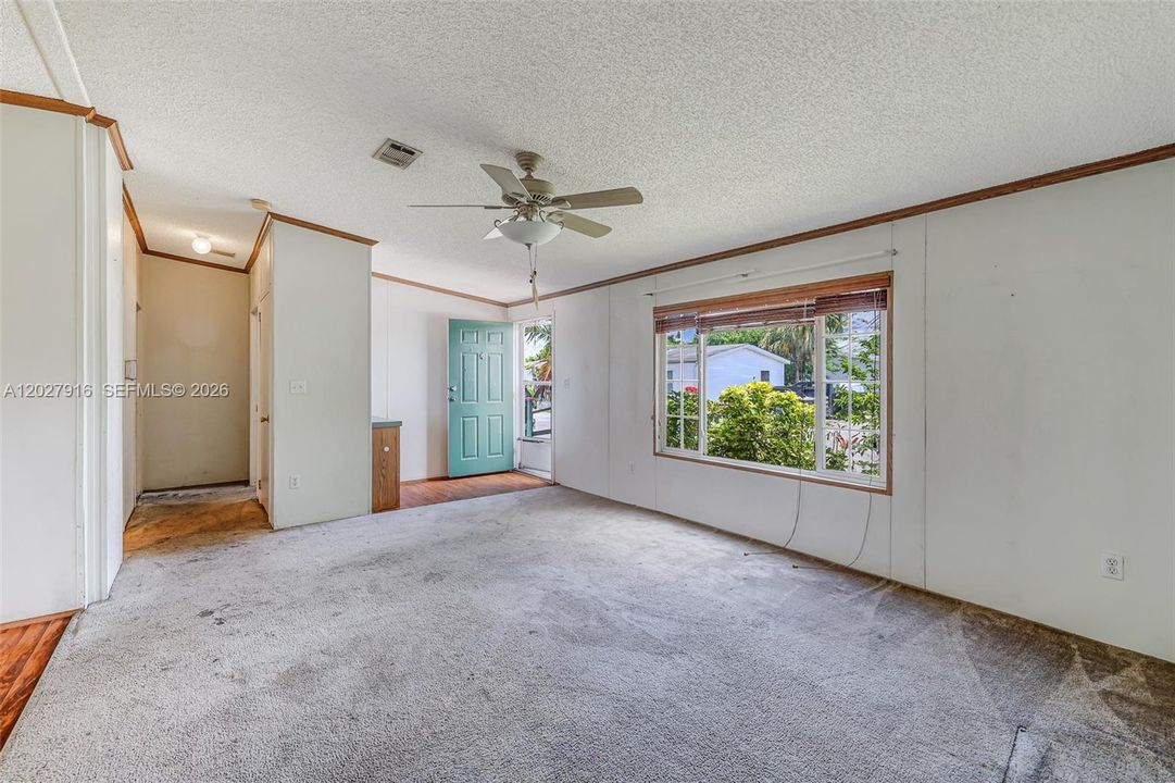 For Sale: $295,000 (3 beds, 2 baths, 1690 Square Feet)