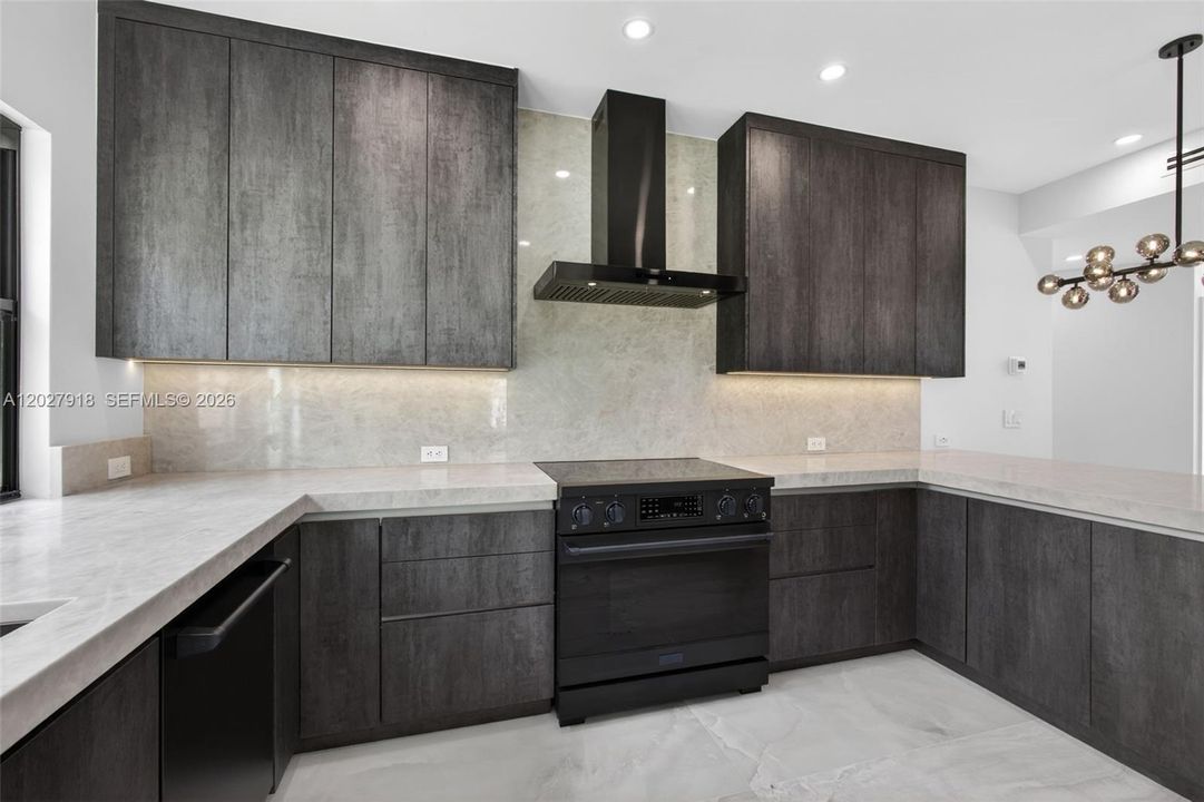 На продажу: $3,499,999 (5 спален, 4 ванн, 2962 Квадратных фут)