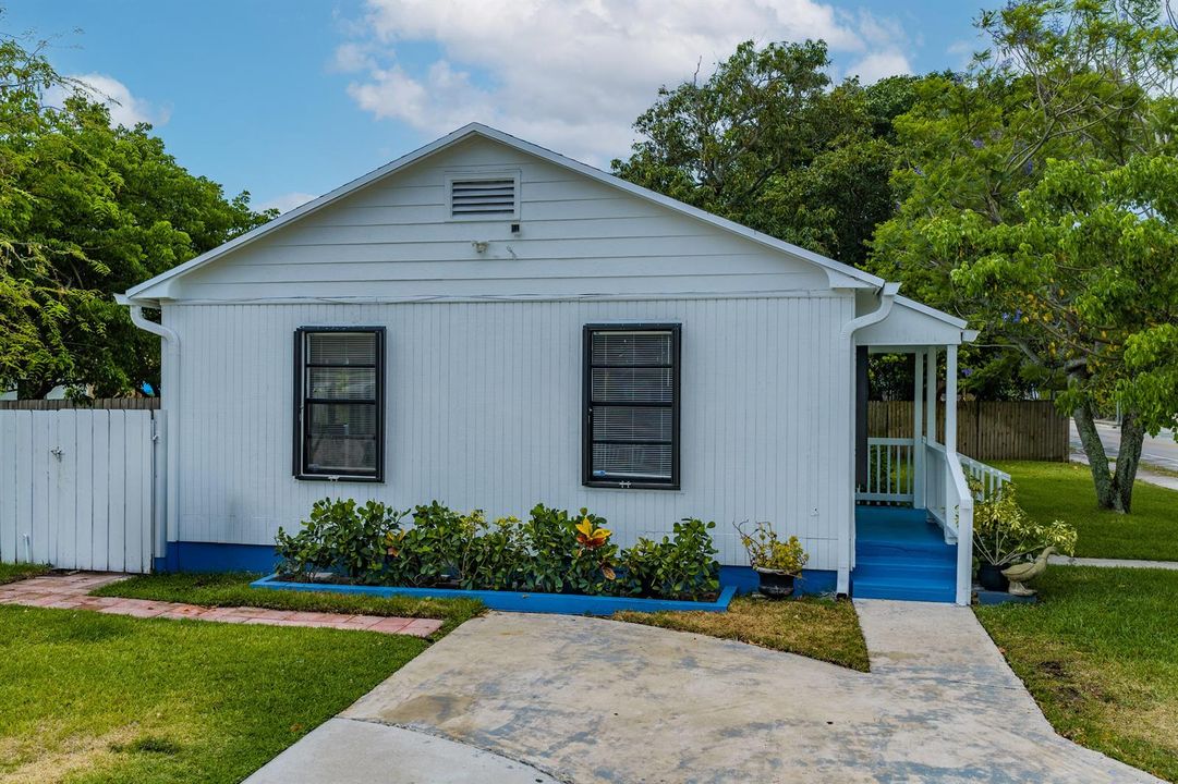 5000 Lake Ave WPB-17