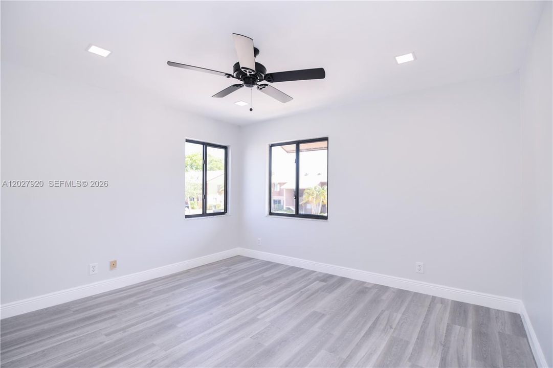 For Rent: $2,300 (2 beds, 2 baths, 985 Square Feet)