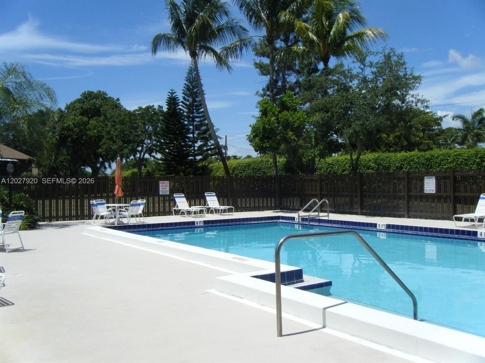 For Rent: $2,300 (2 beds, 2 baths, 985 Square Feet)
