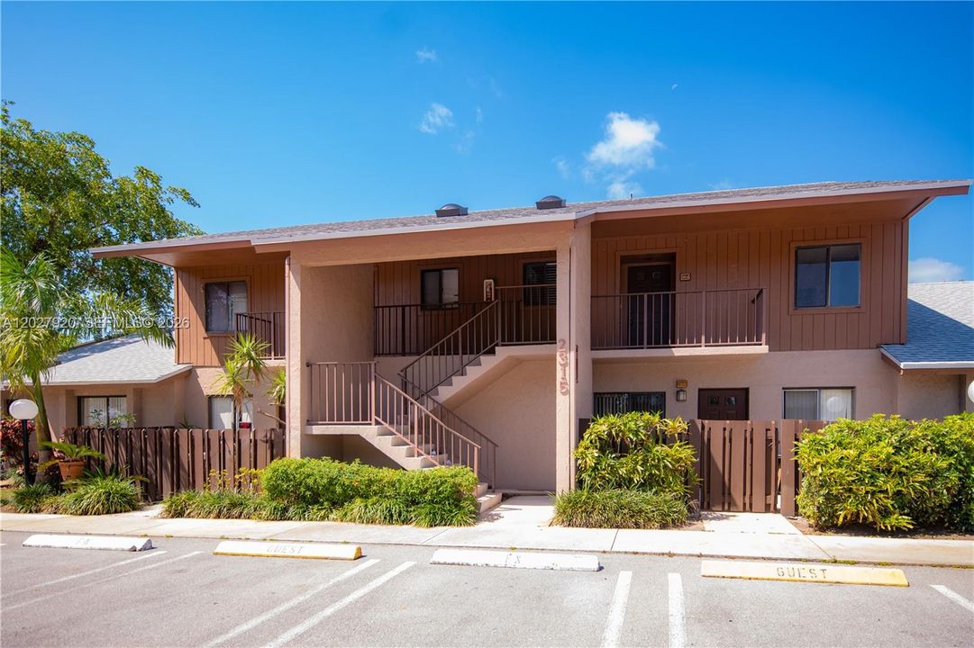 For Rent: $2,300 (2 beds, 2 baths, 985 Square Feet)