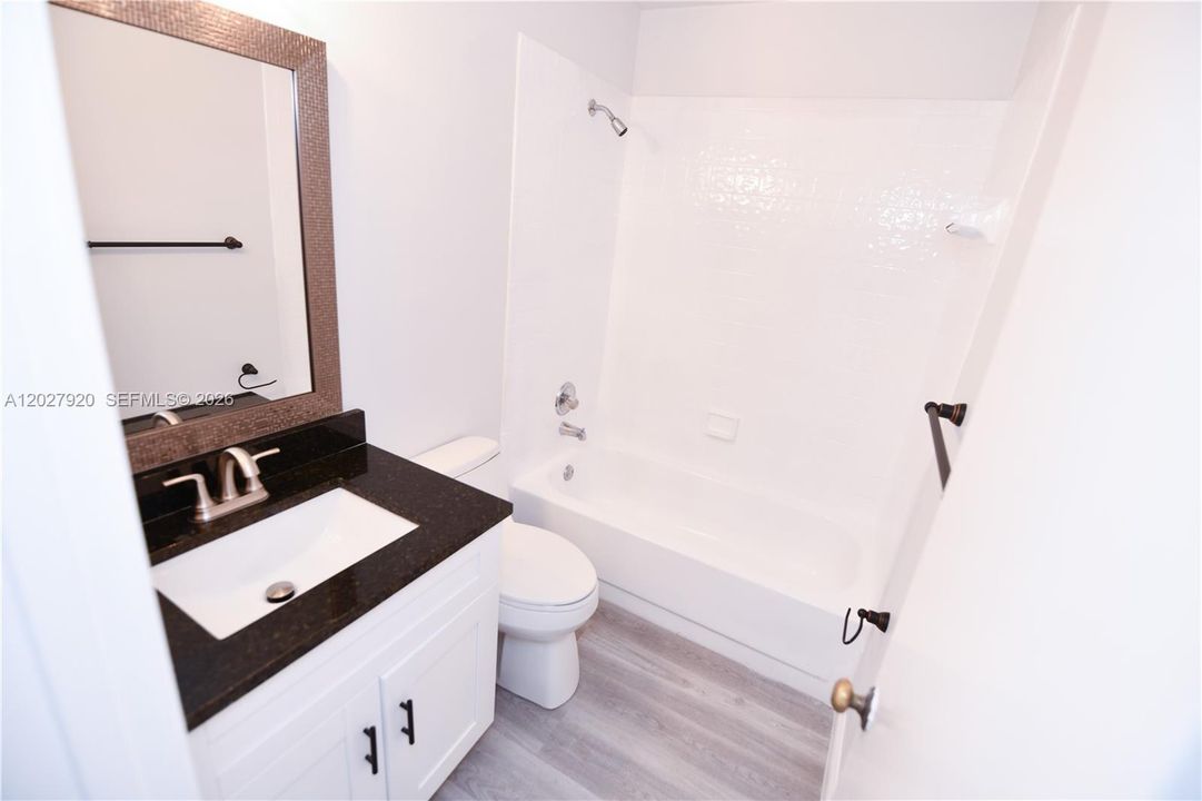 For Rent: $2,300 (2 beds, 2 baths, 985 Square Feet)