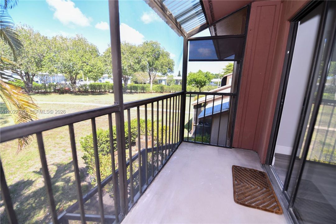 For Rent: $2,300 (2 beds, 2 baths, 985 Square Feet)