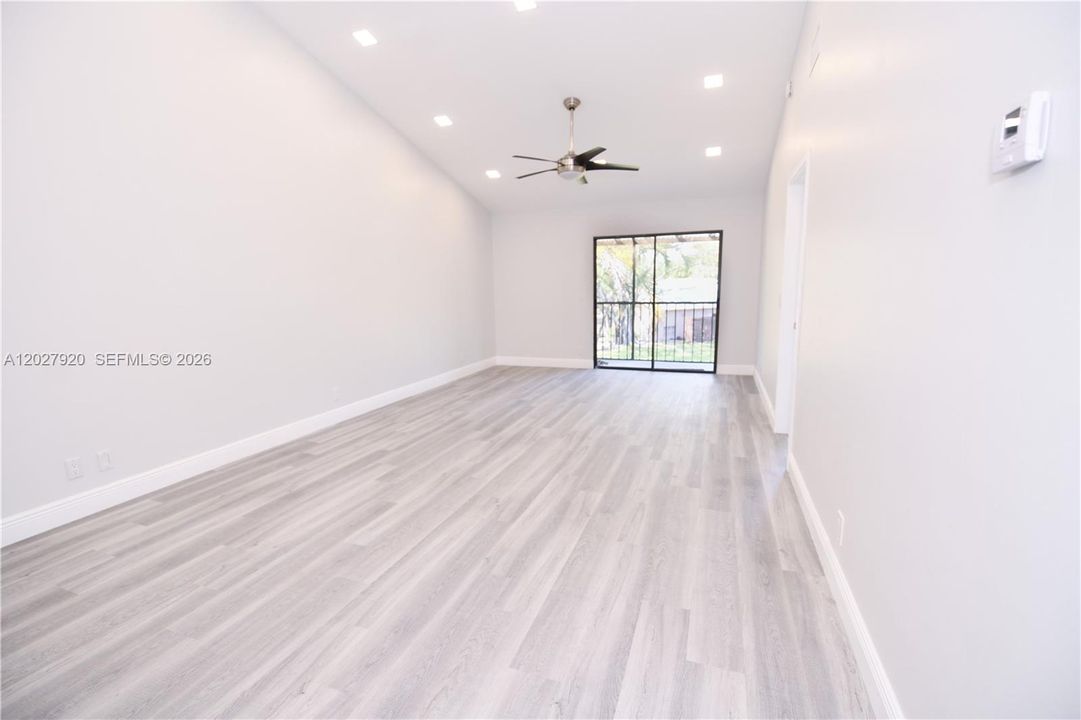For Rent: $2,300 (2 beds, 2 baths, 985 Square Feet)