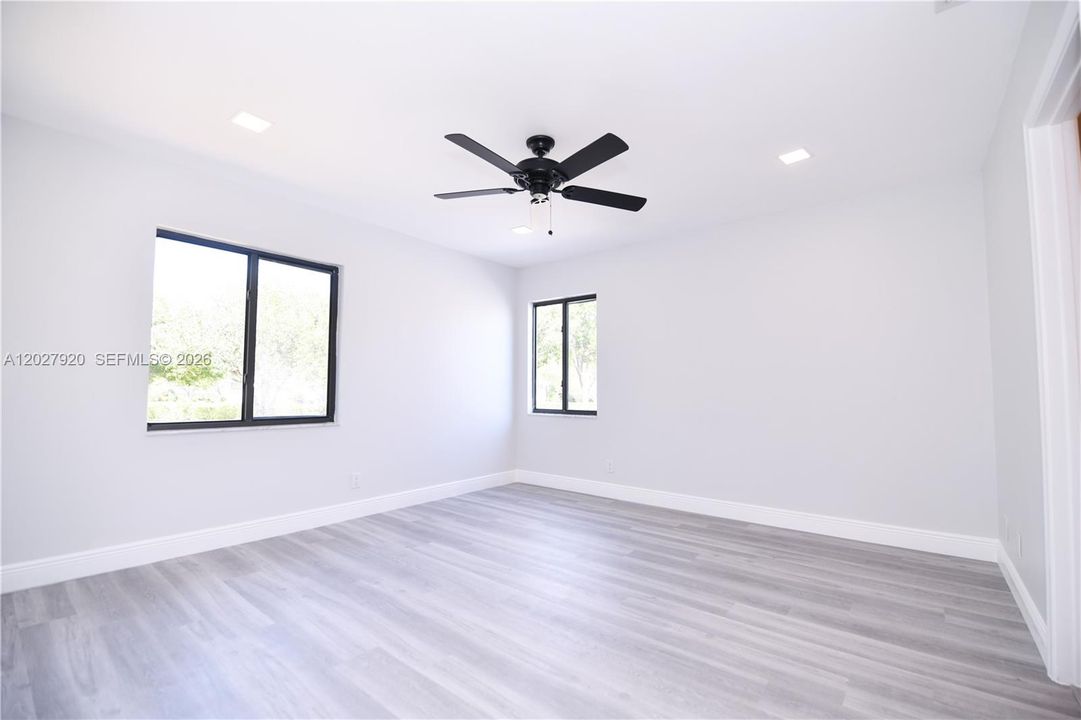 For Rent: $2,300 (2 beds, 2 baths, 985 Square Feet)